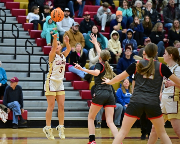 Reese Nolan hits a jump shot during the first quarter.
